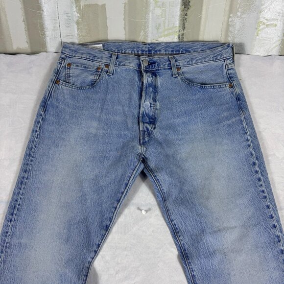 Levis 501 Mens Straight Leg Light Blue Denim Faded 5-Pocket Outdoor Size 36x32 - Picture 3 of 16